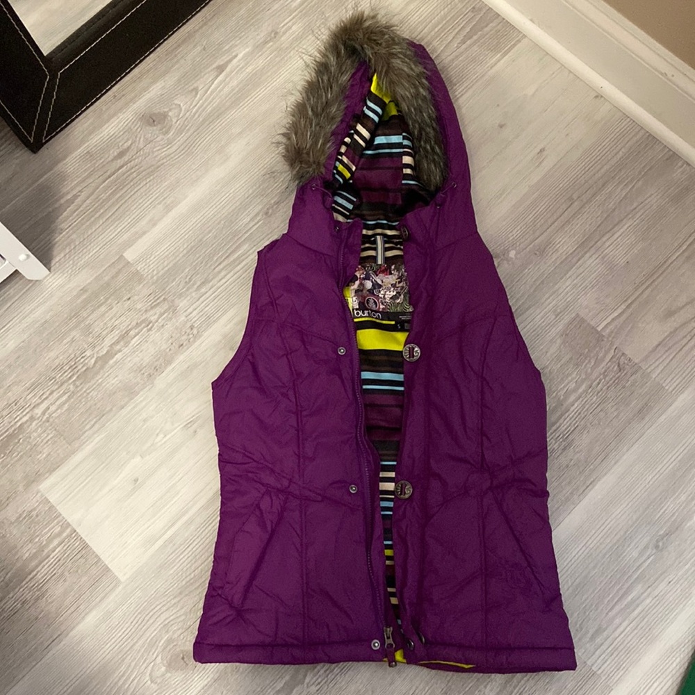 Burton vest💜💛